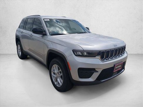 New 2026 Jeep Grand Cherokee Laredo RWD image 7