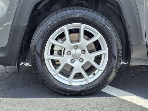 Used 2021 Jeep Renegade Latitude FWD image 29