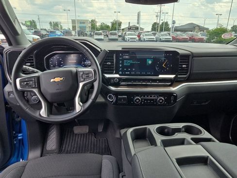Used 2025 Chevrolet Silverado 1500 LT AWD/4WD image 25