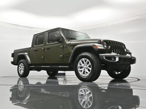 Used 2023 Jeep Gladiator Sport AWD/4WD image 39
