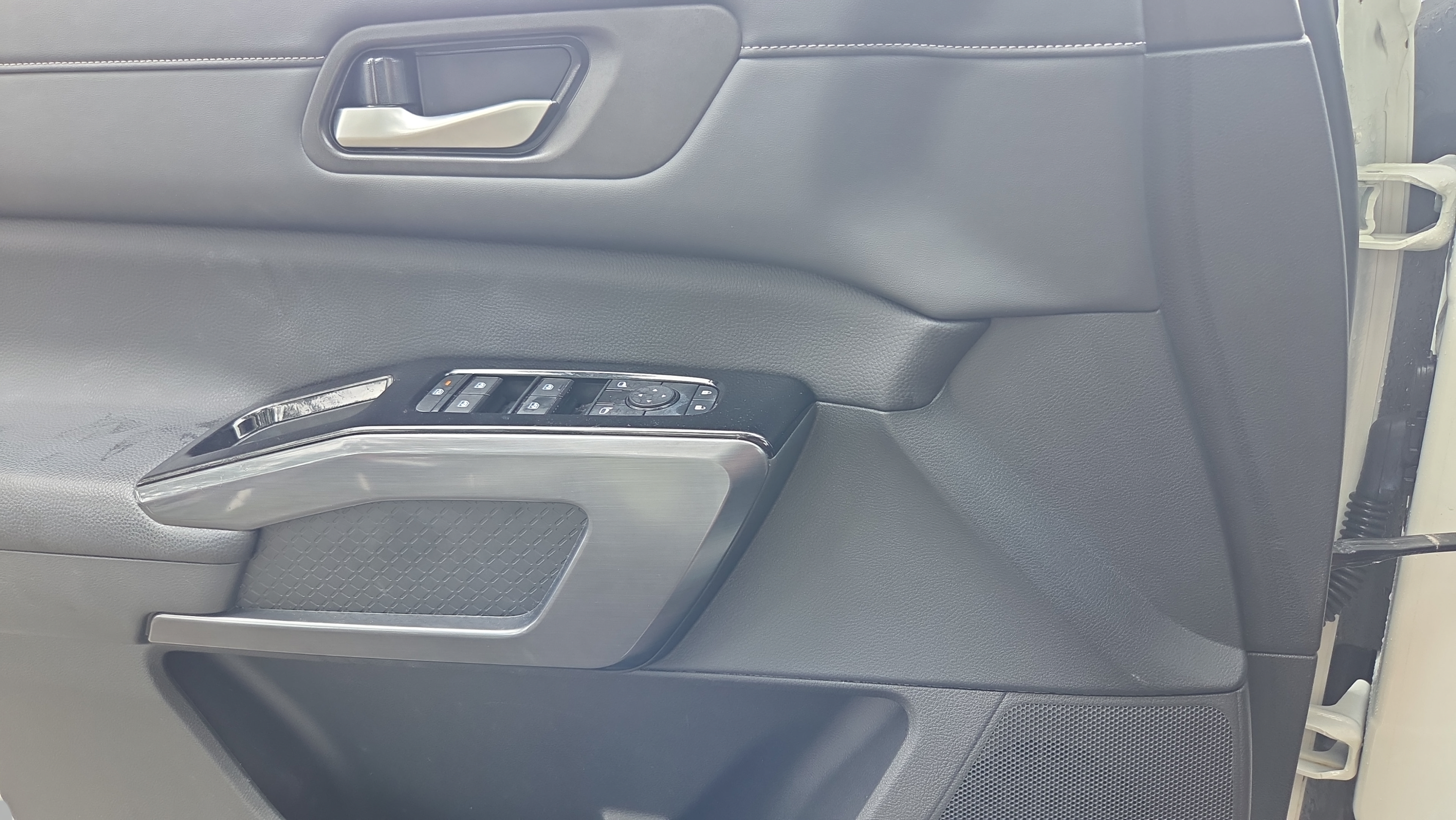 Used 2024 Nissan Pathfinder SL w/ Cargo Package FWD image 33
