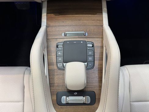 Certified 2025 Mercedes-Benz GLS 450 4MATIC image 18