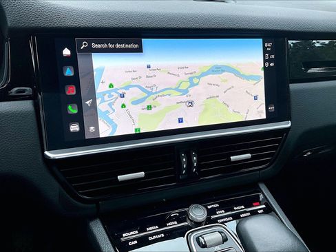 Used 2022 Porsche Cayenne Platinum Edition image 5