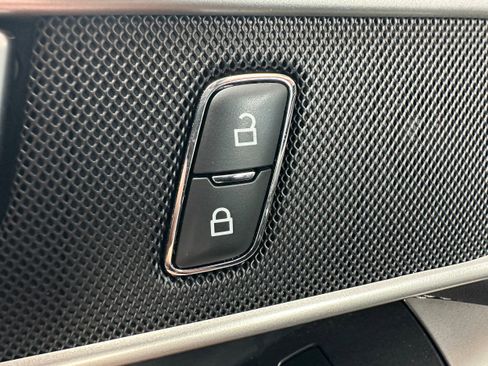 Used 2023 Ford Explorer XLT w/ Equipment Group 202A image 27