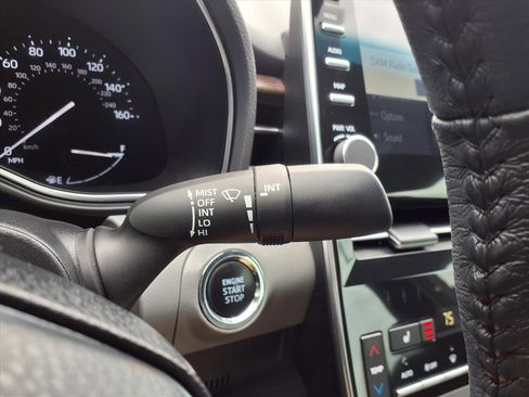 Used 2019 Toyota Avalon XLE image 18