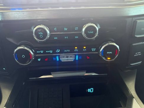 Used 2024 Ford F250 Lariat w/ Sport Appearance Package AWD/4WD image 23