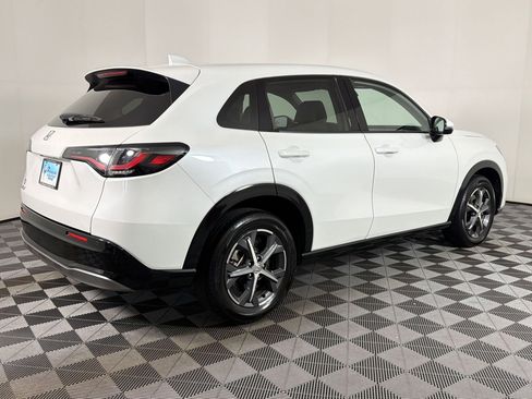 Used 2023 Honda HR-V EX-L image 6