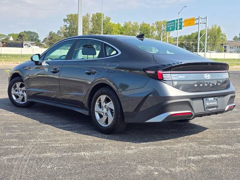 Used 2025 Hyundai Sonata SE FWD image 12