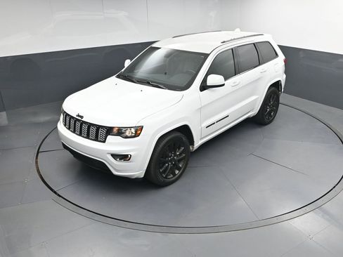 Used 2021 Jeep Grand Cherokee Laredo X AWD/4WD image 31