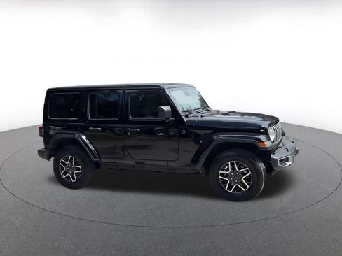 Used 2025 Jeep Wrangler Unlimited Sahara AWD/4WD image 2