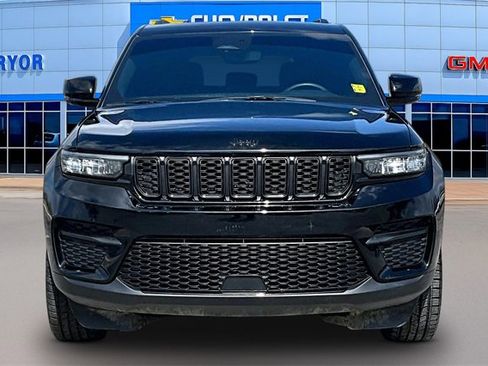 Used 2023 Jeep Grand Cherokee Altitude image 2