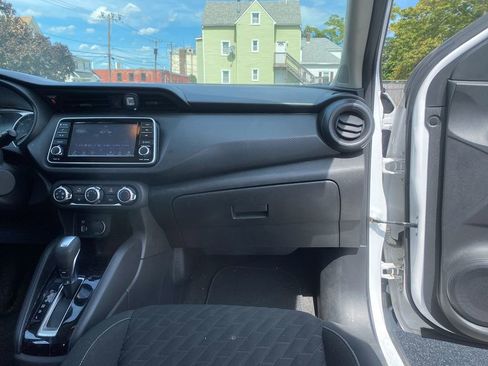 Used 2021 Nissan Kicks S image 27