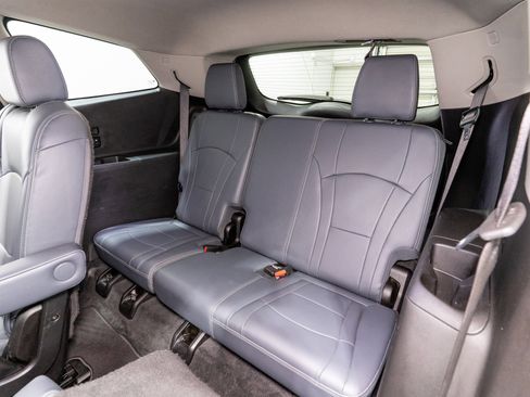 Used 2020 Buick Enclave Essence w/ Sound and Sites Package image 32