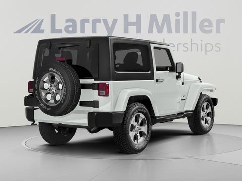 Used 2017 Jeep Wrangler Sahara AWD/4WD image 2