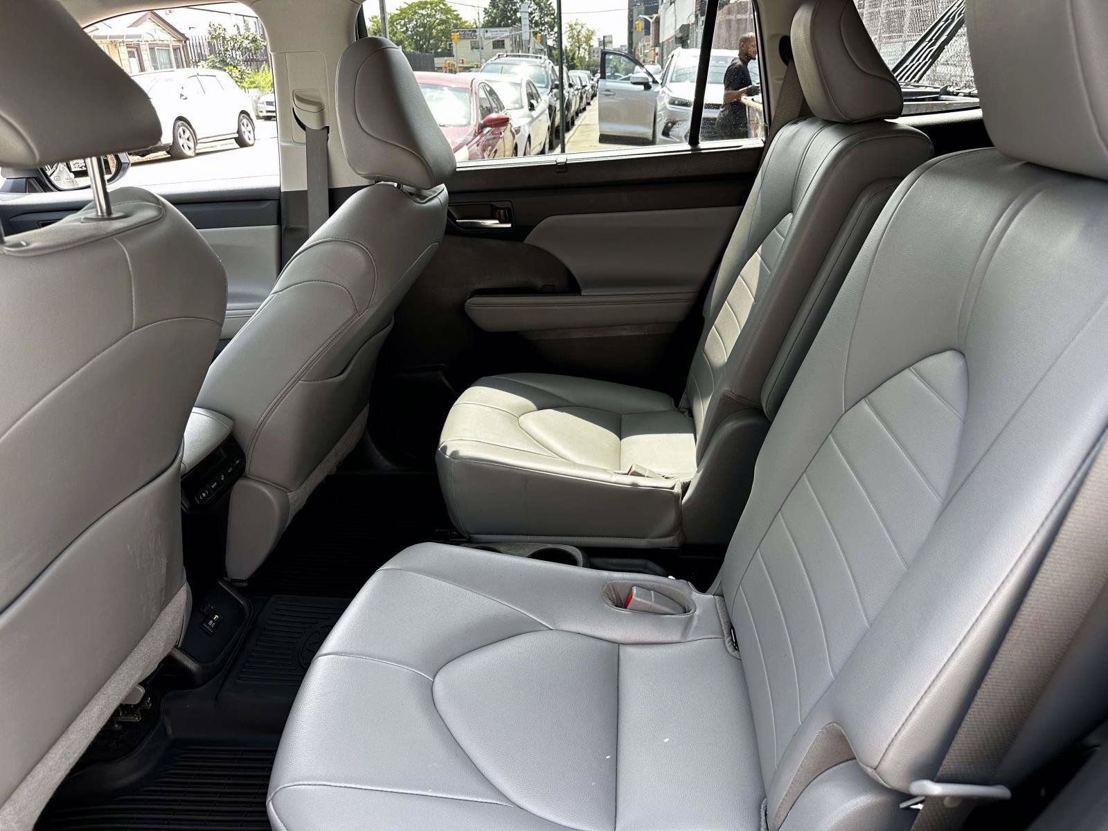 Certified 2021 Toyota Highlander XLE AWD/4WD image 17