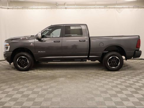 Used 2025 RAM 2500 Laramie AWD/4WD image 2
