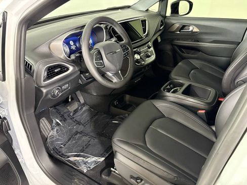 New 2026 Chrysler Pacifica Select FWD image 17