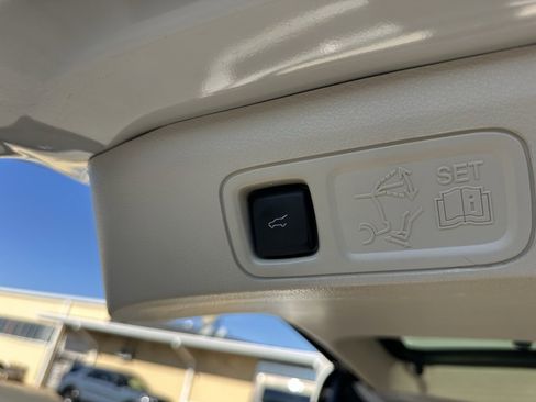 Used 2021 Lincoln Navigator Reserve w/ Luxury Package image 40