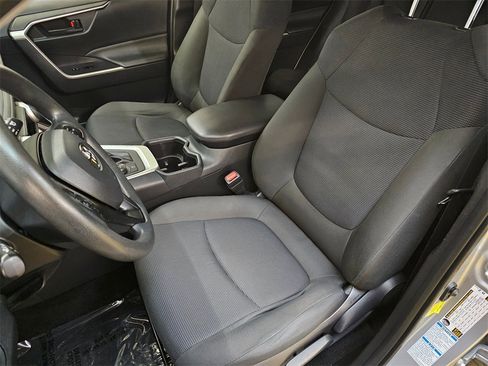 Used 2022 Toyota RAV4 LE image 22