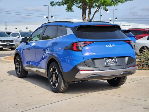 New 2026 Kia Sportage EX FWD image 3