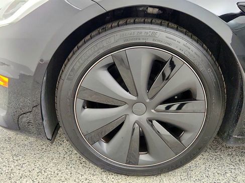 Used 2022 Tesla Model S Plaid image 9