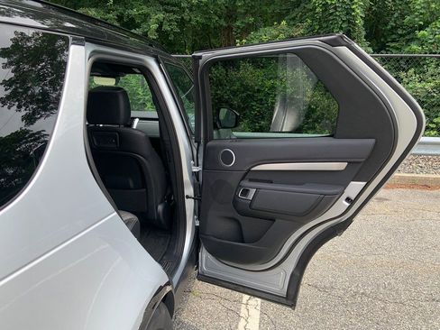 Certified 2023 Land Rover Discovery S R-Dynamic image 19