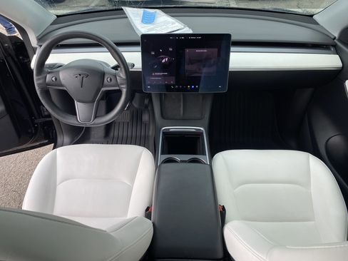 Used 2021 Tesla Model Y Long Range image 17