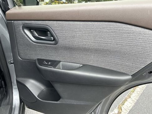 Used 2023 Nissan Rogue S image 20