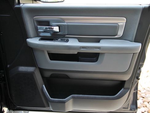 Used 2016 RAM 2500 SLT w/ Luxury Group AWD/4WD image 33