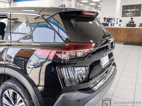 Used 2021 Nissan Rogue SV AWD/4WD image 12