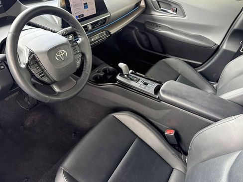 Used 2025 Toyota Prius XLE FWD image 5
