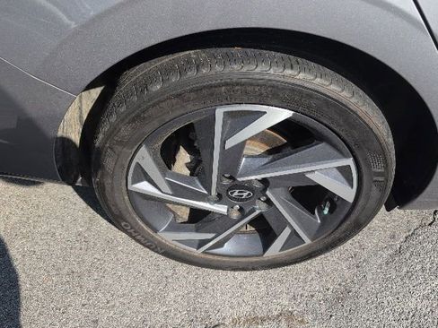 Used 2024 Hyundai Elantra Limited image 6