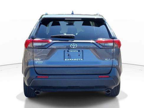 Certified 2021 Toyota RAV4 XLE FWD image 5
