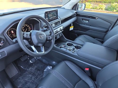 New 2025 Honda Pilot Touring image 14