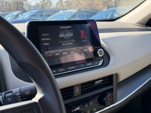 Used 2024 Nissan Rogue SV image 27