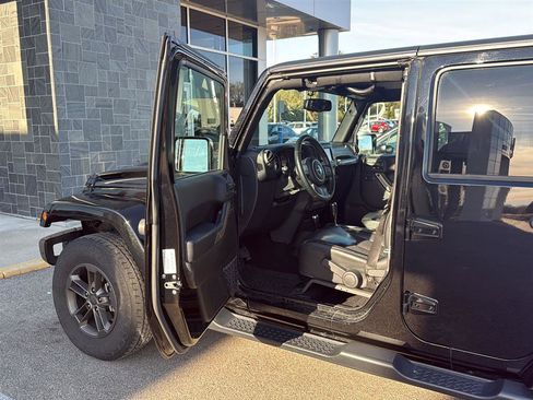 Used 2017 Jeep Wrangler Unlimited Sahara AWD/4WD image 5