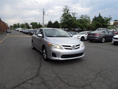 Used 2011 Toyota Corolla image 2