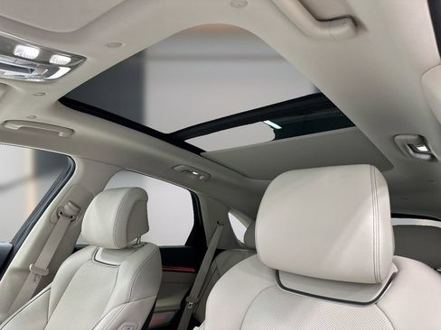 Certified 2026 Genesis GV70 2.5T Advanced AWD/4WD image 9