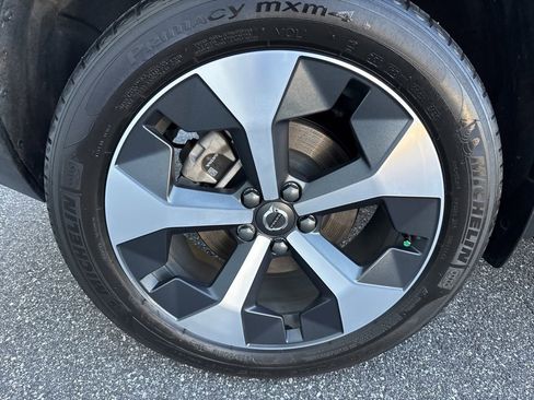 Used 2024 Volvo XC40 B5 Plus w/ Protection Package Premier image 9