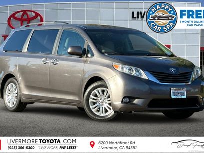 Used 2013 Toyota Sienna XLE w/ Premium Pkg