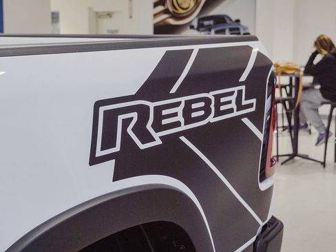 Used 2024 Chrysler Pacifica Touring-L image 32