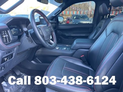 Used 2023 Ford Expedition Limited image 6