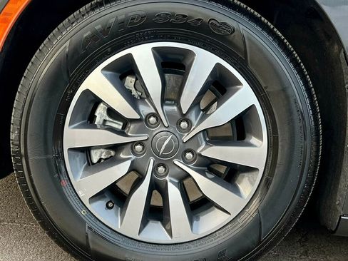 Used 2021 Chrysler Pacifica Limited w/ Uconnect Theater Family Group image 40