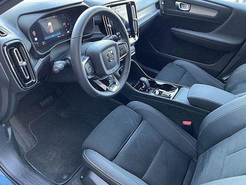 Certified 2025 Volvo XC40 B5 Plus AWD/4WD image 16