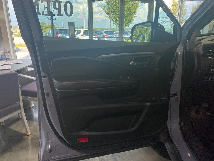 Used 2023 Honda Ridgeline Sport image 11