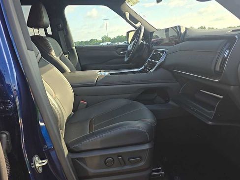 Used 2025 Nissan Armada SL w/ Captain's Chari Seat Package AWD/4WD image 10