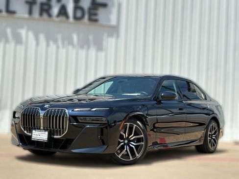 Used 2023 BMW 760i xDrive AWD/4WD image 9