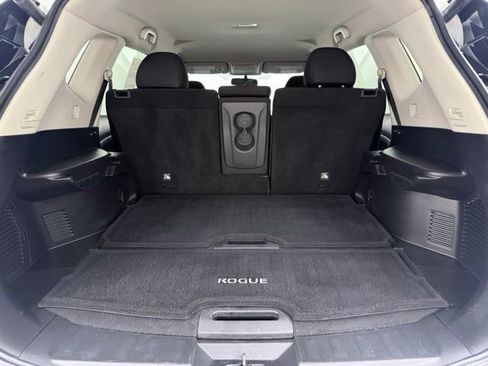 Used 2018 Nissan Rogue SV w/ Premium Package FWD image 14