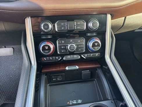 Used 2021 GMC Yukon Denali w/ Denali Premium Package image 18
