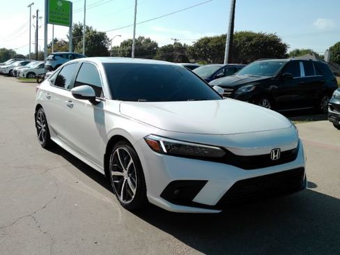 Used 2024 Honda Civic Touring image 4